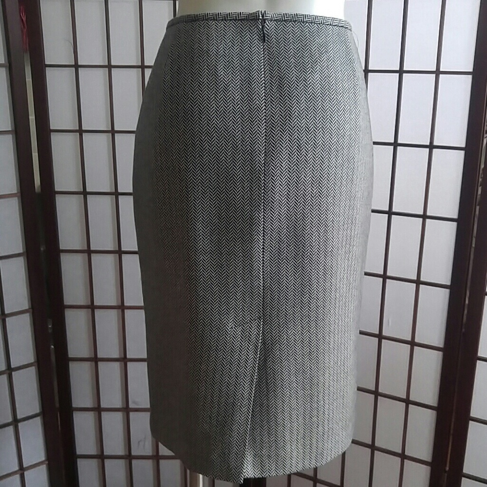 Skirt - Picture 4 of 8